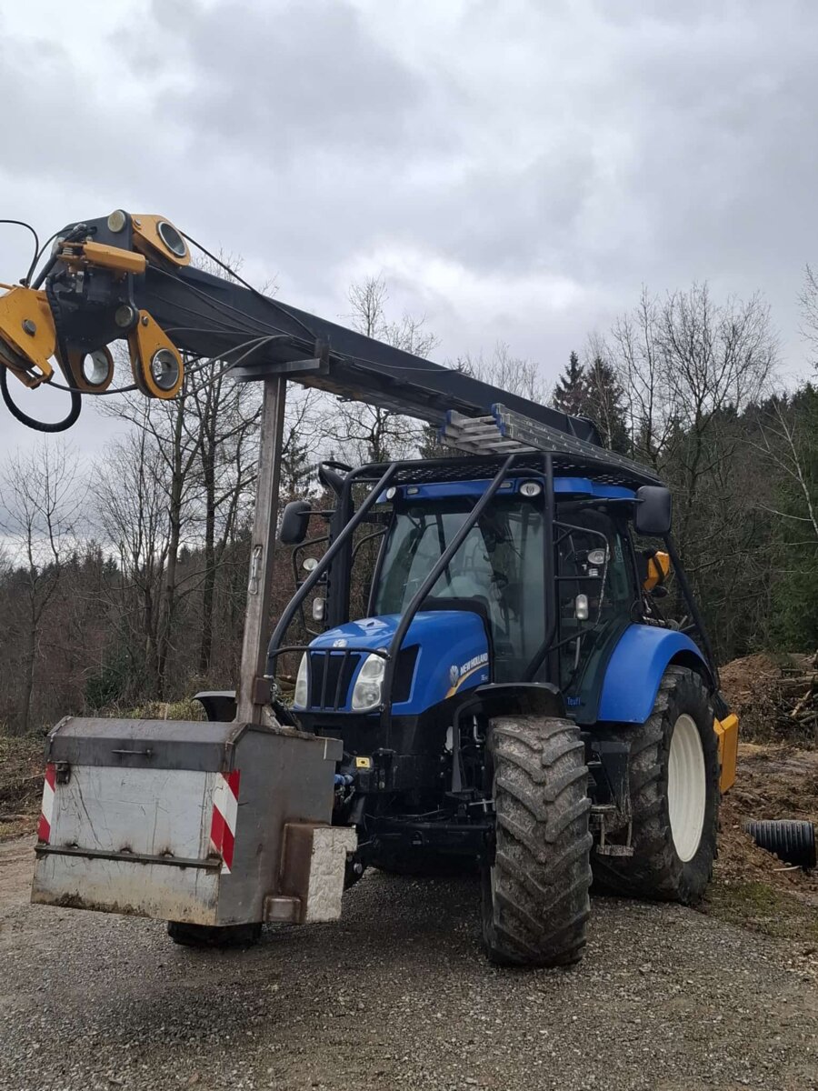 Traktor der Agrar & Forst Service TEUFL